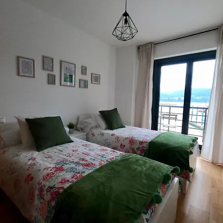 Apartamento Con Balcón Y Vistas Al Mar Apartamento *
