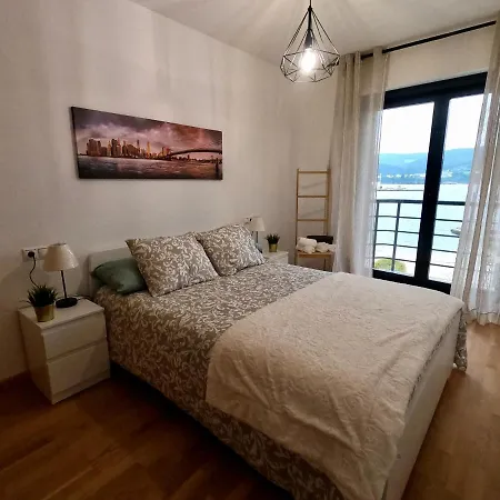 Apartamento Con Balcón Y Vistas Al Mar